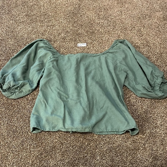 2/$20 Vero Moda medium off-the-shoulder top - Picture 2 of 4